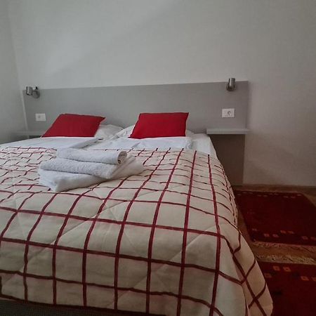 Sara Apartment โมสตาร์ ภายนอก รูปภาพ