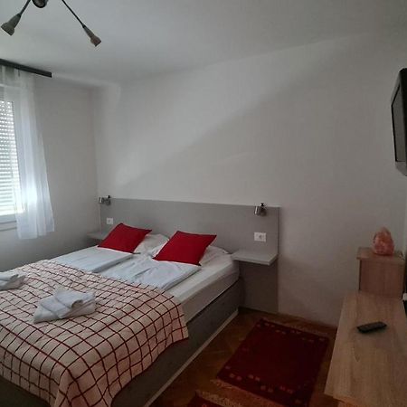 Sara Apartment โมสตาร์ ภายนอก รูปภาพ